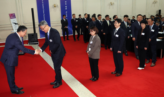 정성호 장관에게 줄서서 신고하는 전국보호기관장