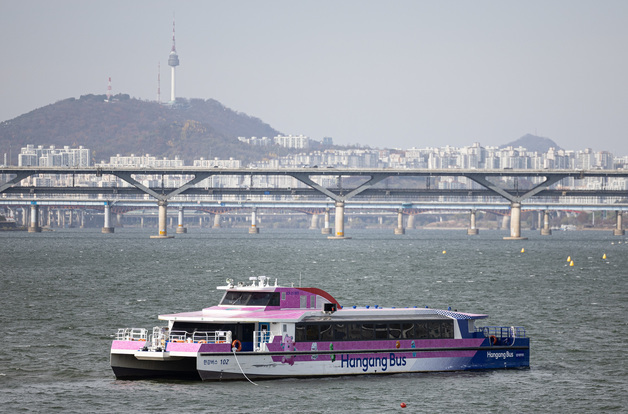 한강버스 안전 점검서 규정 위반 28건… 선착장·장비 관리 부실