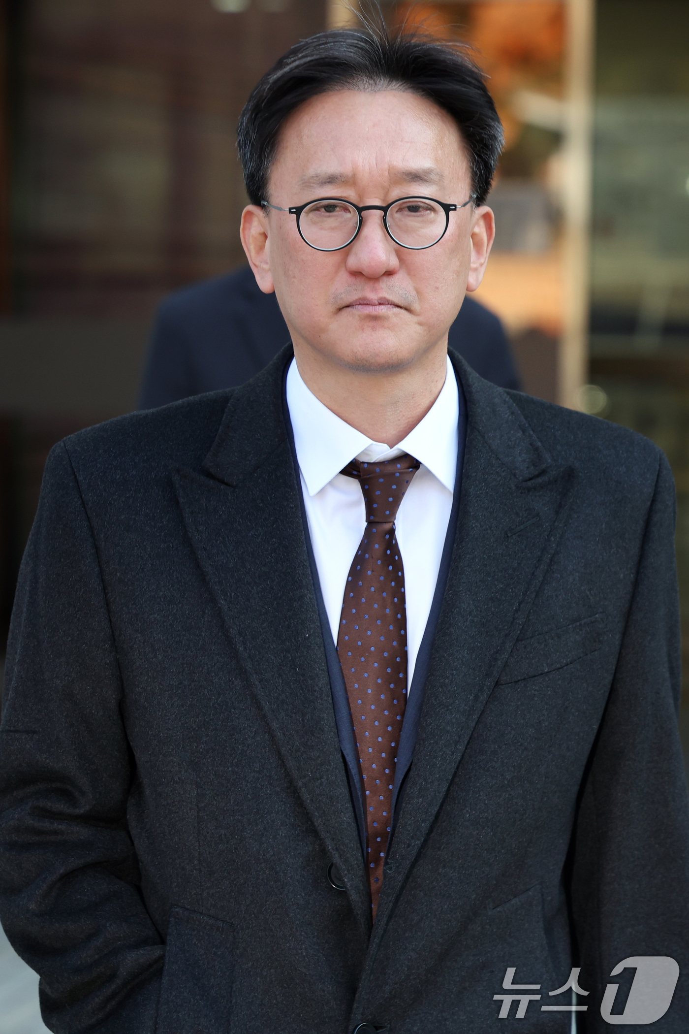 (서울=뉴스1) 황기선 기자 = 순직해병 수사방해 혐의를 받는 송창진 전 고위공직자범죄수사처 수사2부장검사가 17일 오후 서울 서초구 서울중앙지방법원에서 구속 전 피의자 심문(영장 …