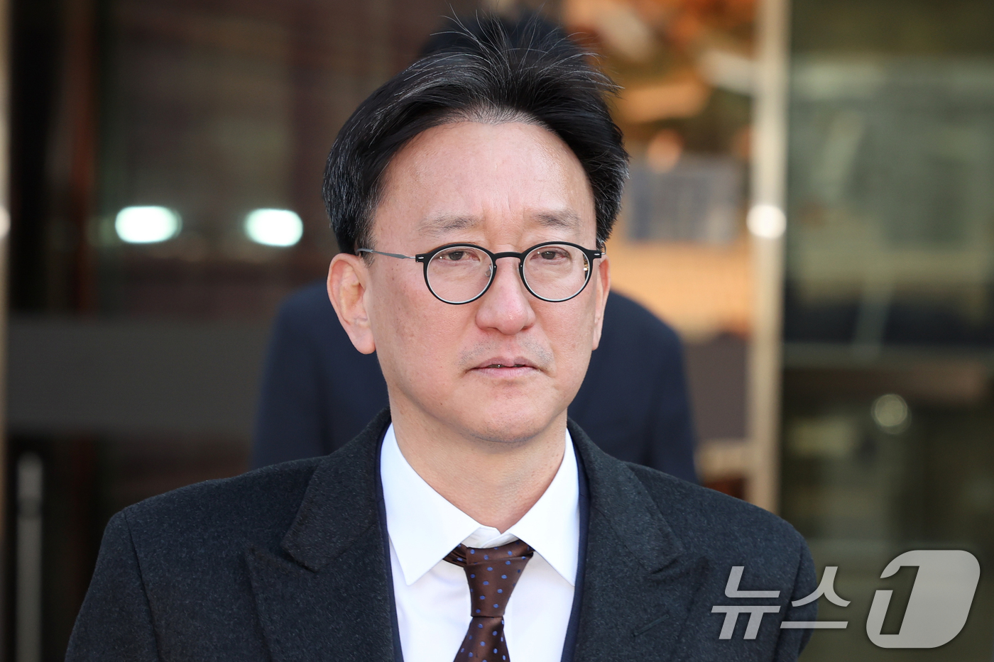 (서울=뉴스1) 황기선 기자 = 순직해병 수사방해 혐의를 받는 송창진 전 고위공직자범죄수사처 수사2부장검사가 17일 오후 서울 서초구 서울중앙지방법원에서 구속 전 피의자 심문(영장 …