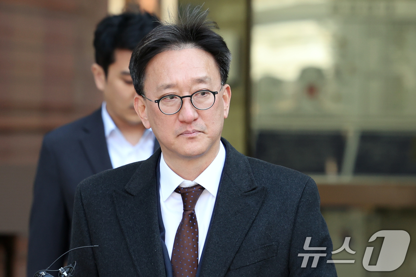 (서울=뉴스1) 황기선 기자 = 순직해병 수사방해 혐의를 받는 송창진 전 고위공직자범죄수사처 수사2부장검사가 17일 오후 서울 서초구 서울중앙지방법원에서 구속 전 피의자 심문(영장 …