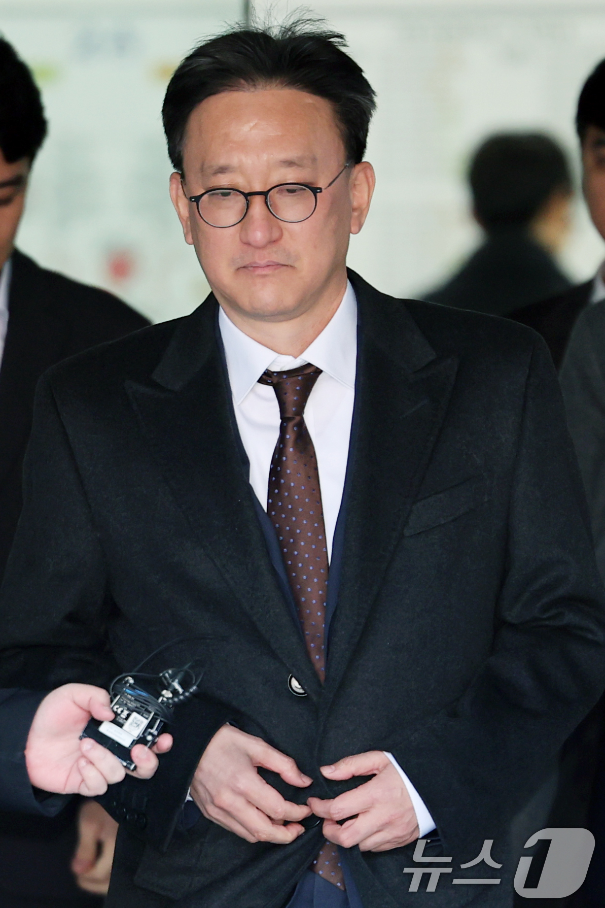 (서울=뉴스1) 황기선 기자 = 순직해병 수사방해 혐의를 받는 송창진 전 고위공직자범죄수사처 수사2부장검사가 17일 오후 서울 서초구 서울중앙지방법원에서 구속 전 피의자 심문(영장 …