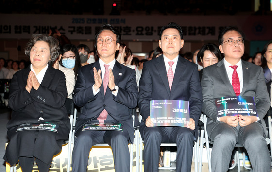 2025간호정책 선포식 참석한 김민석 총리와 장동혁 대표