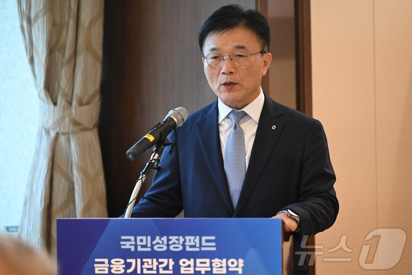 (서울=뉴스1) 이재명 기자 = 박상진 산업은행 회장이 17일 오후 서울 여의도 산업은행 별관에서 열린 '국민성장펀드의 성공을 위한 금융기관간 업무협약식'에서 인사말을 하고 있다. …