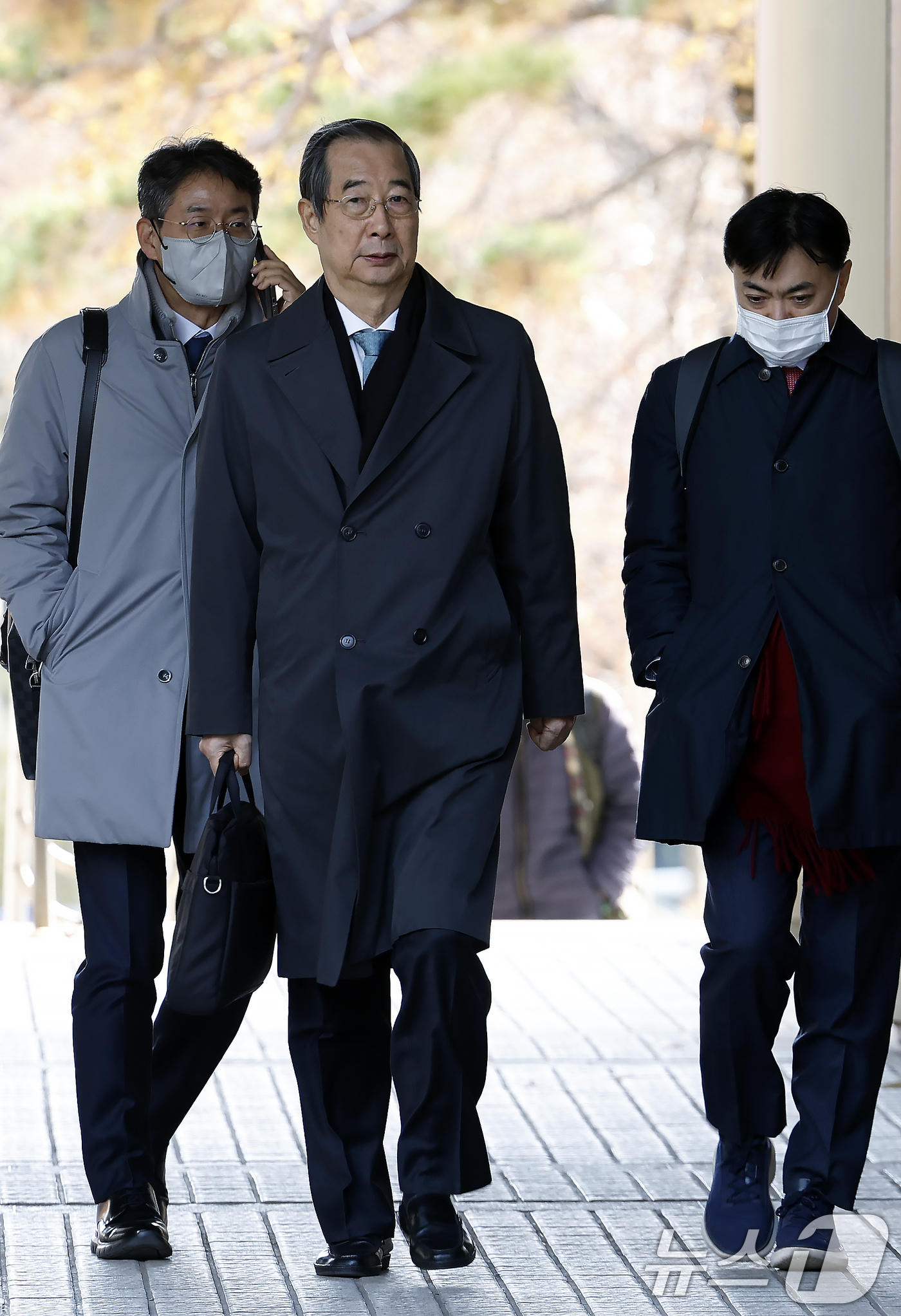 (서울=뉴스1) 박정호 기자 = 윤석열 전 대통령의 12·3 비상계엄을 적극적으로 말리지 않은 혐의로 재판에 넘겨진 한덕수 전 국무총리가 17일 오후 서울 서초구 서울중앙지방법원에 …