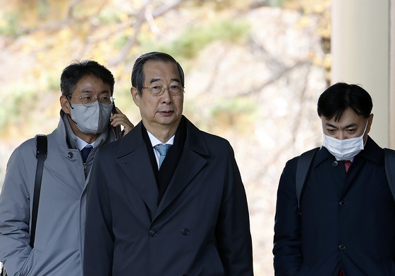 한덕수 전 총리, 점심식사 후 다시 법정으로