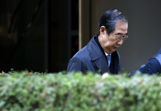 생각 많은 한덕수 전 총리