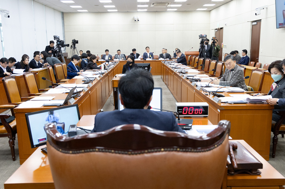 노인 월급 509만원 미만이면 국민연금 안 깎는다…복지소위 통과