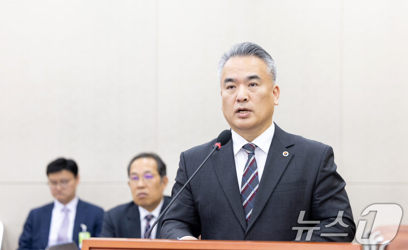 (서울=뉴스1) 이승배 기자 = 김성근 가톨릭의대 외과 교수가 17일 서울 여의도 국회에서 열린 제429회국회(정기회) 보건복지위원회 지역의사 관련 법안에 대한 공청회에서 발언하고 …