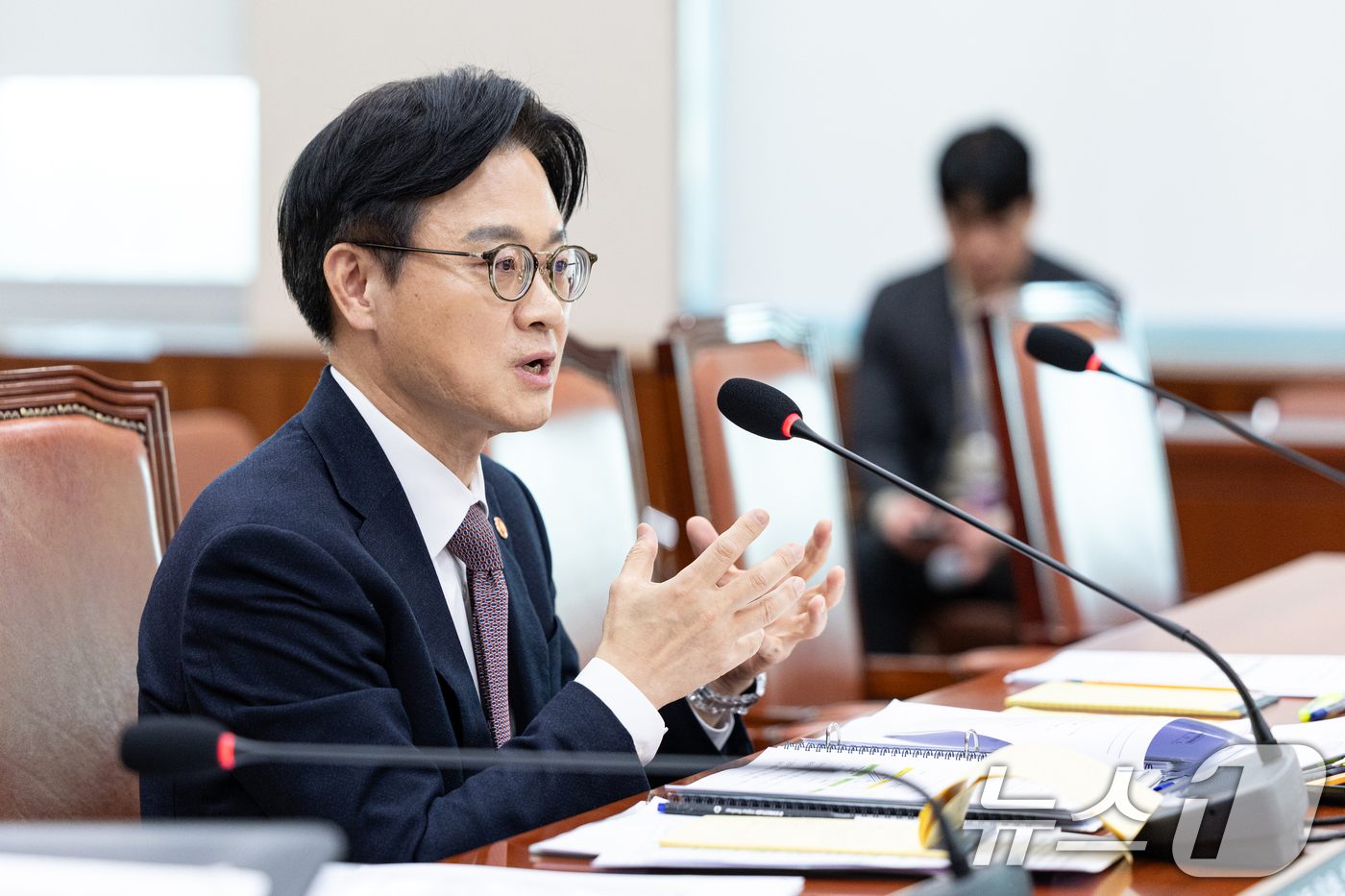 (서울=뉴스1) 이승배 기자 = 김정관 산업통상부 장관이 17일 서울 여의도 국회에서 열린 제429회국회(정기회) 산업통상자원중소벤처기업위원회 제7차 전체회의애 출석해 한미 관세협 …