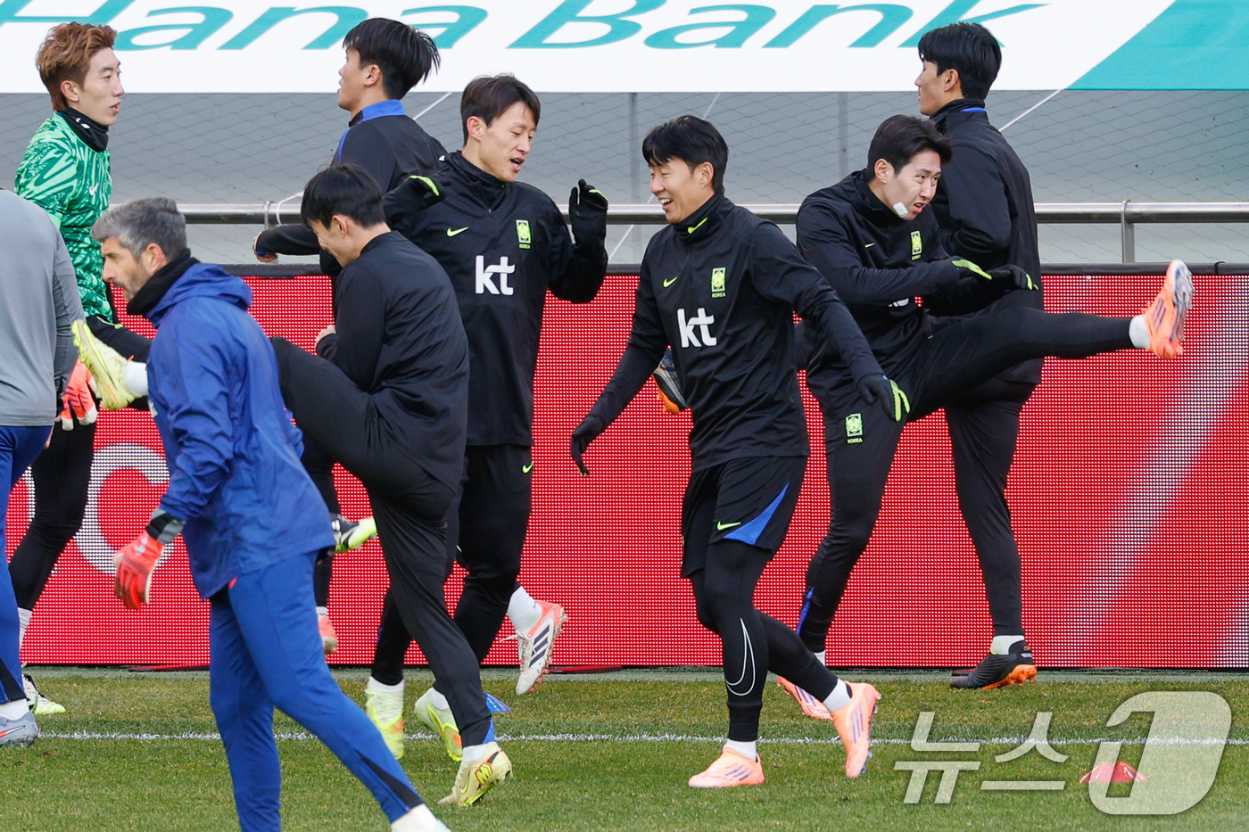 (서울=뉴스1) 안은나 기자 = 대한민국 남자 축구 국가대표팀 이강인, 손흥민, 이재성, 조현우가 17일 오후 서울 마포구 월드컵경기장에서 올해 마지막 A매치 가나와의 평가전을 하 …