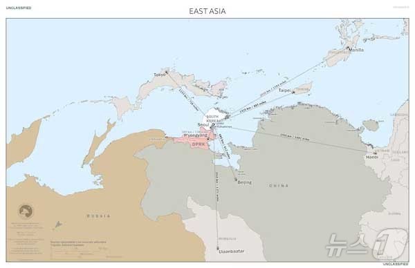 (서울=뉴스1) = 제이비어 브런슨 주한미군사령관 겸 한미연합군사령관(미 육군 대장)이 17일 "한국의 지리적 위치는 취약점이 아닌 전략적 이점"이라며 " 뒤집힌 한반도 사진을 공 …