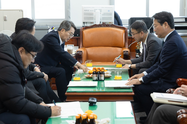 김동연, 일산대교 통행료 200억 등 15개 사업 국비 1917억 증액 건의
