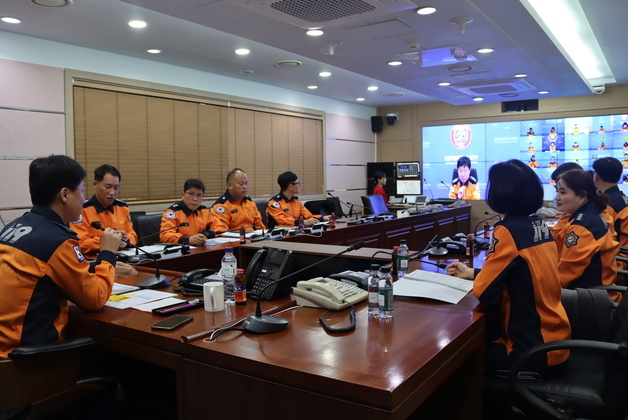 강원소방, '겨울철 화재예방 대책' 지휘관 회의 개최