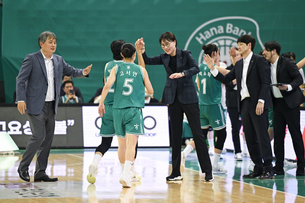 '이상범호' 하나은행, 우리은행 상대 홈 27연패 탈출