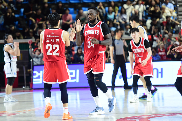 프로농구 SK, 연장 혈투 끝 KT 제압…워니 트리플더블