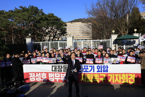 장동혁, 법무부 앞서 "정성호, 사상 최악 장관…즉각 사퇴"
