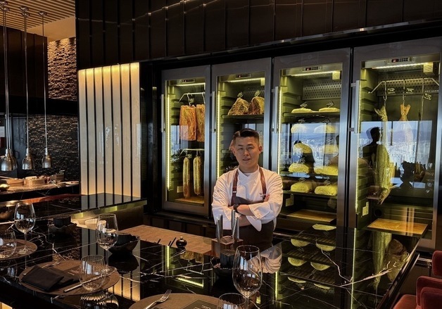 한우와 지리산 백탄 조합…콘래드서울, '숯. 더 붓처스 엣지' 오픈