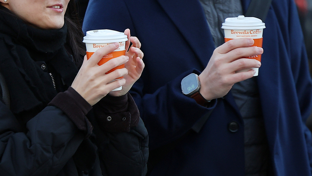 '5000원 커피 한 잔' 고립 가구, 세상 밖으로 이끌었다