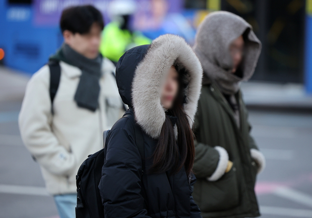 강추위에 잔뜩 움추린 출근길