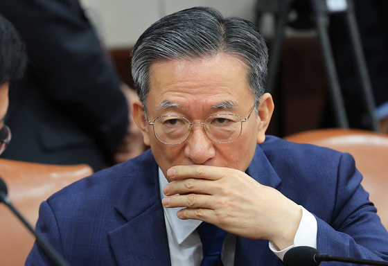 징계 예고에 사표 내던진 檢 고위직…숨고르기 들어간 정성호