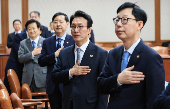 국민의례하는 김민석 국무총리