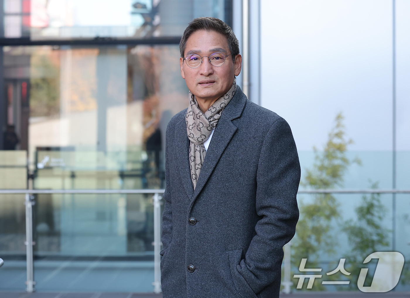 (서울=뉴스1) 김성진 기자 = 관봉권 띠지 폐기 의혹과 쿠팡 퇴직금 불기소 외압 의혹 진상 규명을 위한 특검(상설특별검사)에 임명된 안권섭 변호사가 18일 서울 여의도 사무실로 …