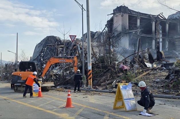 '60시간만에 진화' 이랜드 물류센터 전기시설 등 복구 속도