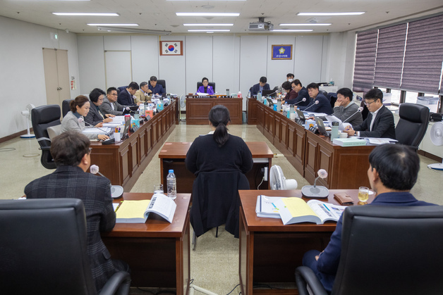 "군산시 서울사무소 관리 감독 손 놓아"…행감서 관리부실 질타