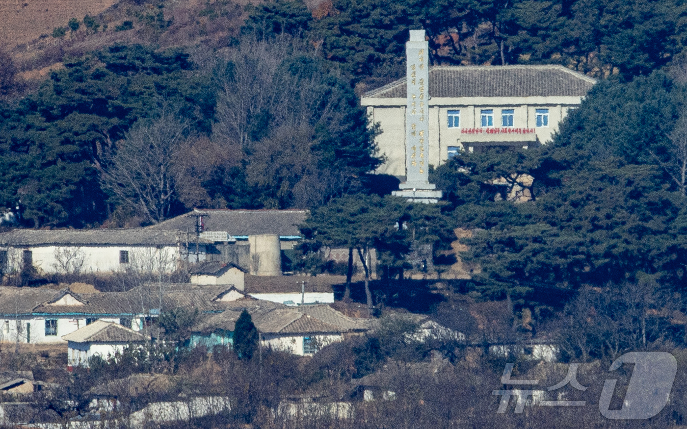 (파주=뉴스1) 이재명 기자 = 이재명 정부가 출범 이후 공식적으로 첫 남북 군사회담을 제안했으나, 북한은 아직 공식적인 답변을 하지 않은 것으로 확인됐다.이경호 국방부 부대변인은 …