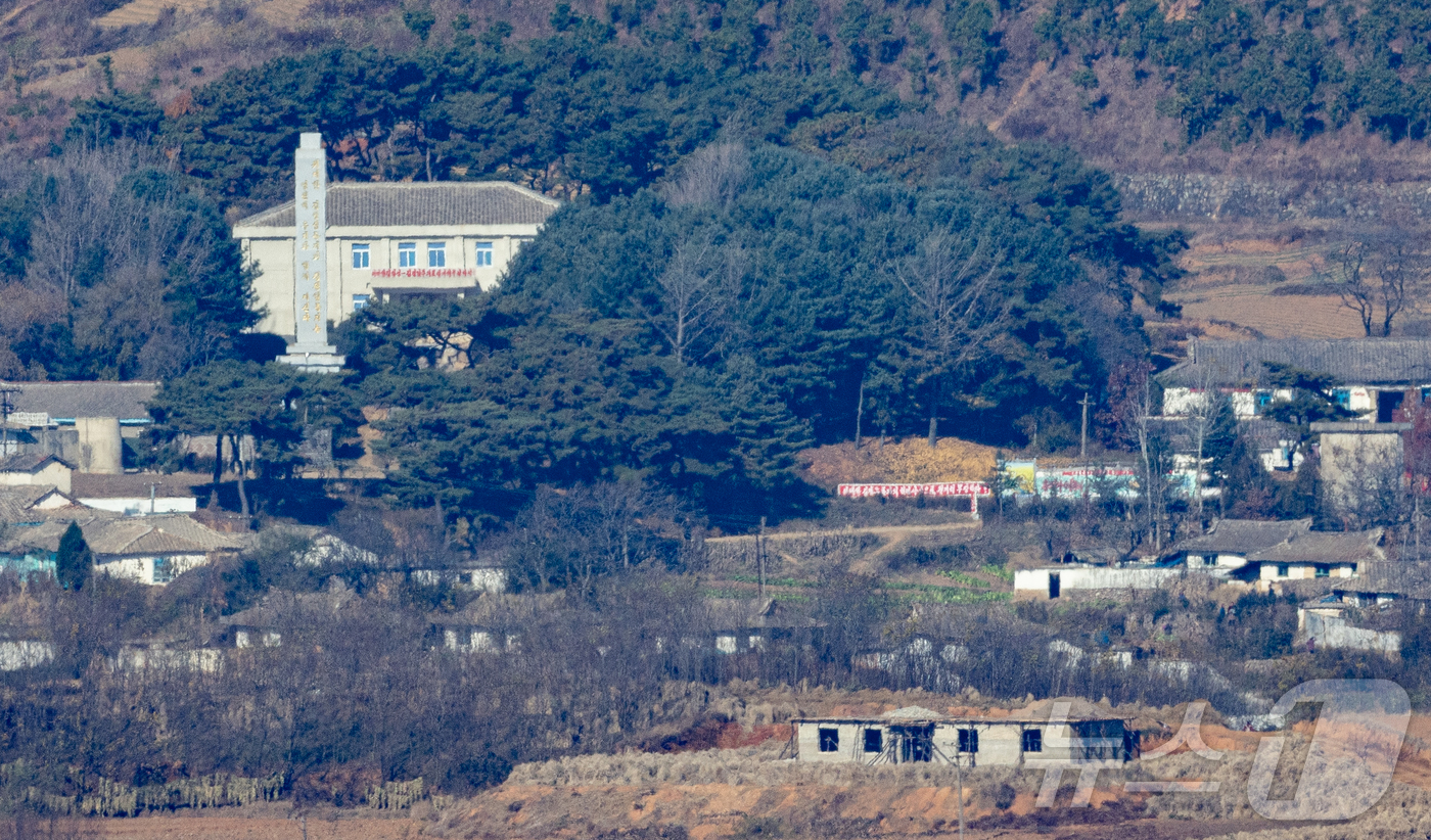 (파주=뉴스1) 이재명 기자 = 이재명 정부가 출범 이후 공식적으로 첫 남북 군사회담을 제안했으나, 북한은 아직 공식적인 답변을 하지 않은 것으로 확인됐다.이경호 국방부 부대변인은 …