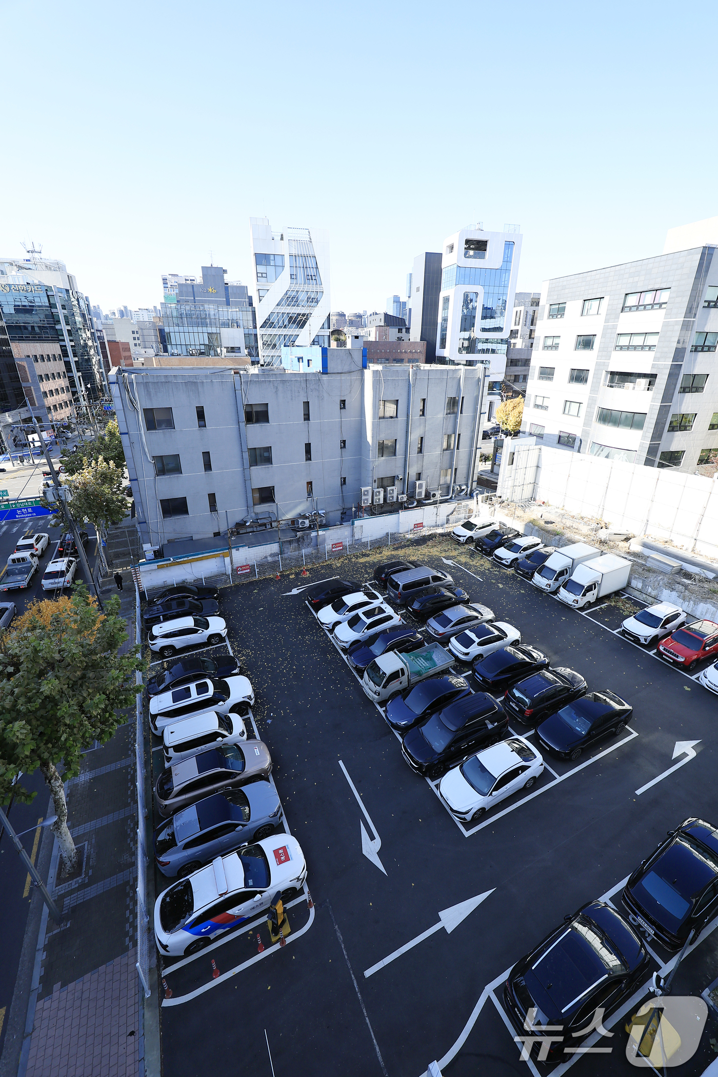 (서울=뉴스1) 박정호 기자 = 대장동 개발비리 의혹 사건으로 실형을 선고받고 구속된 민간업자인 남욱 변호사가 법인 명의로 소유한 서울 강남구 땅을 최근 500억 원대에 매물로 내 …