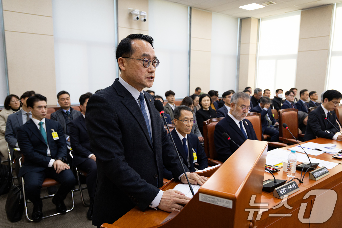 (서울=뉴스1) 유승관 기자 = 허철훈 중앙선거관리위원회 사무총장이 18일 서울 여의도 국회에서 열린 제429회 국회(정기회) 행정안전위원회 제15차 전체회의에서 2026년도 예산 …