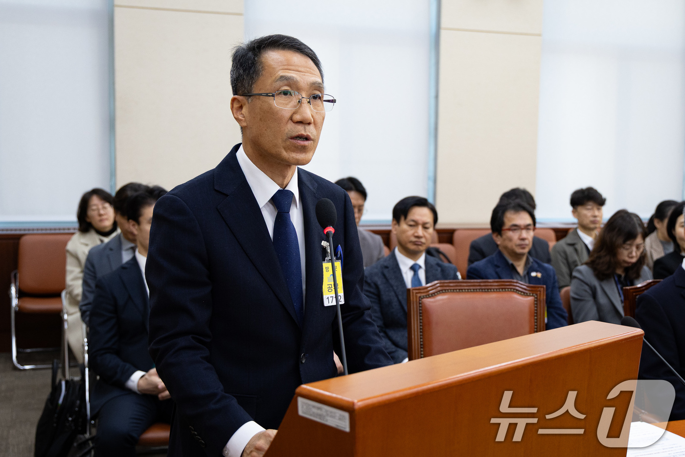 (서울=뉴스1) 유승관 기자 = 유재성 경찰청장 직무대행이 18일 서울 여의도 국회에서 열린 제429회 국회(정기회) 행정안전위원회 제15차 전체회의에서 2026년도 예산안 의결에 …