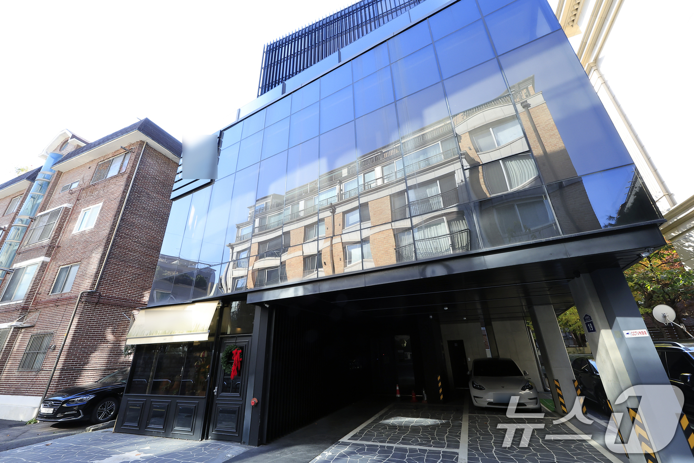 (서울=뉴스1) 박정호 기자 = 대장동 개발비리 의혹 사건으로 실형을 선고받고 구속된 민간업자인 남욱 변호사가 서울 강남구 청담동 건물 등에 대해 추징보전 해제를 요청했다.사진은 …