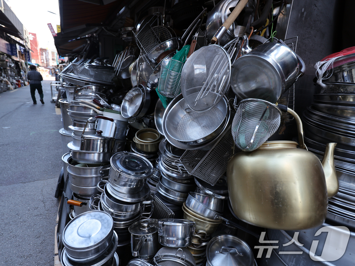 (서울=뉴스1) 황기선 기자 = 경기 둔화와 자영업 시장 포화가 맞물리면서 창업 초기 생존율이 낮아지고 있다.18일 국세청 '9월 14개 업태 존속연수별 사업자 현황'에 따르면 전 …