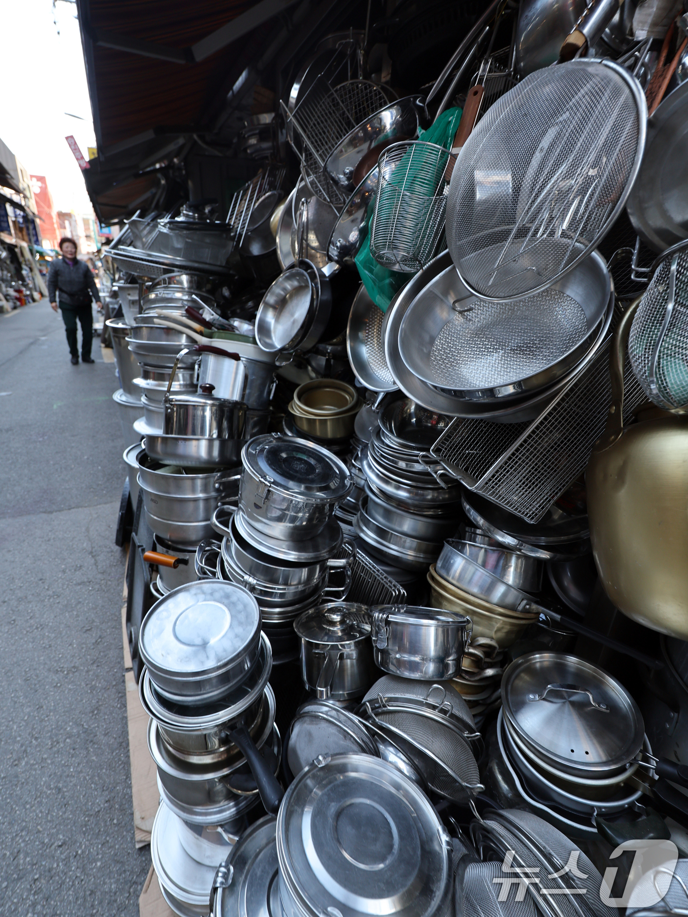 (서울=뉴스1) 황기선 기자 = 경기 둔화와 자영업 시장 포화가 맞물리면서 창업 초기 생존율이 낮아지고 있다.18일 국세청 '9월 14개 업태 존속연수별 사업자 현황'에 따르면 전 …