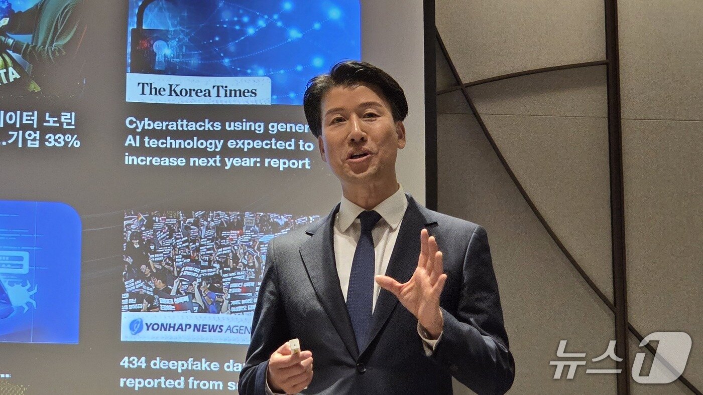 본문 이미지 - 박상규 팔로알토네트웍스코리아 대표가 서울 강남구 웨스틴 서울 파르나스에서 연례 보안 콘퍼런스 이그나이트 온 투어 서울 2025 기자간담회에서 발언하고 있다. 2025.11.18 뉴스1 ⓒ News1 김민석 기자