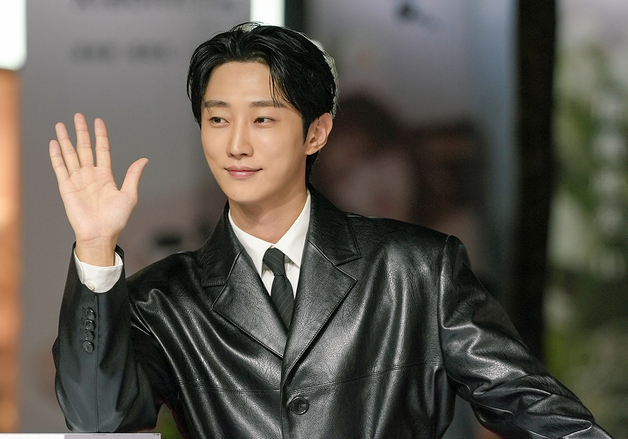 진영, 대만 영화 '1977년, 그해 그 사진'으로 금마영화제 초청