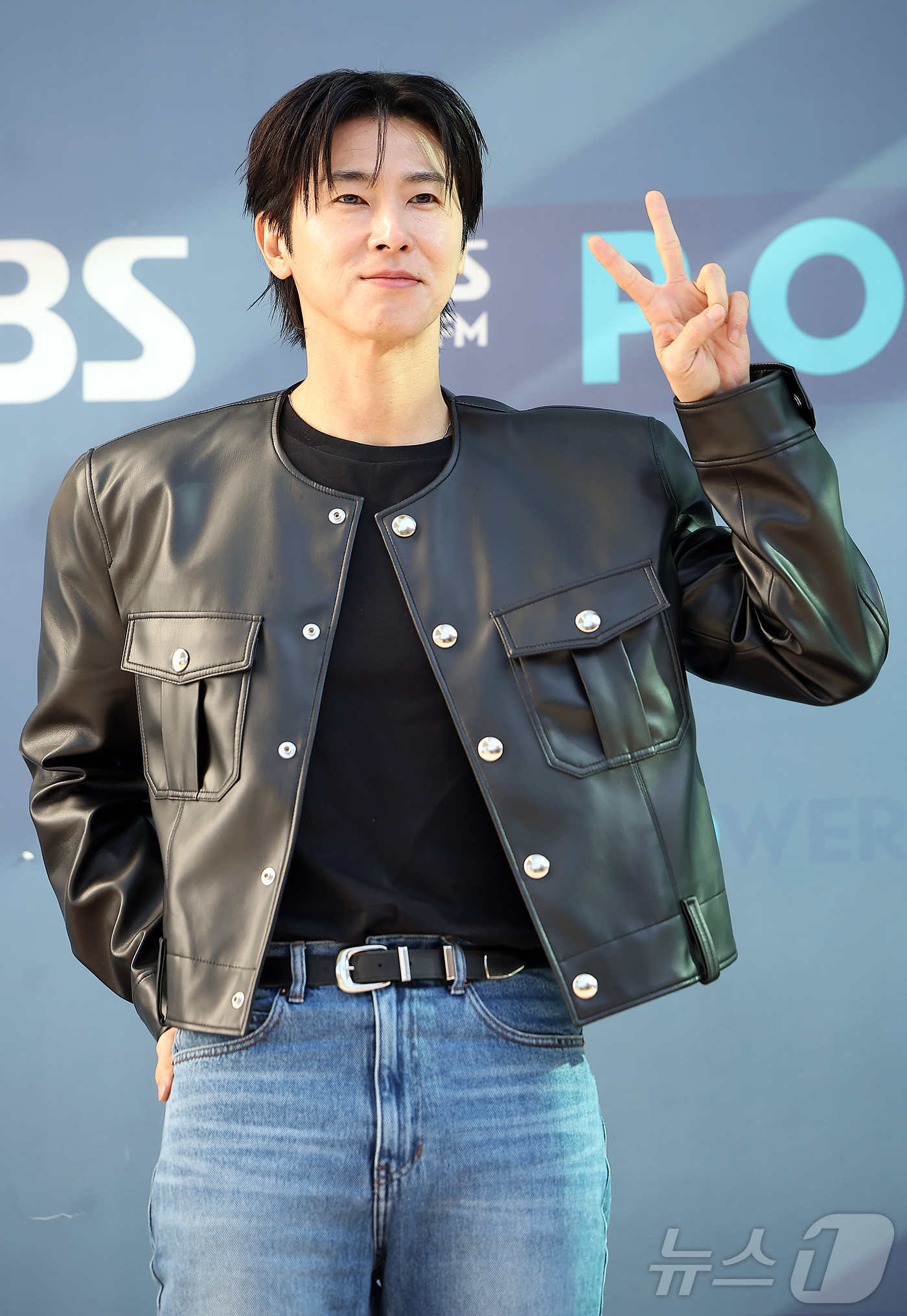 (서울=뉴스1) 김진환 기자 = 동방신기 유노윤호가 18일 오후 서울 양천구 목동SBS에서 진행된 라디오 '컬투쇼' 참석을 앞두고 포즈를 취하고 있다. 2025.11.18/뉴스1