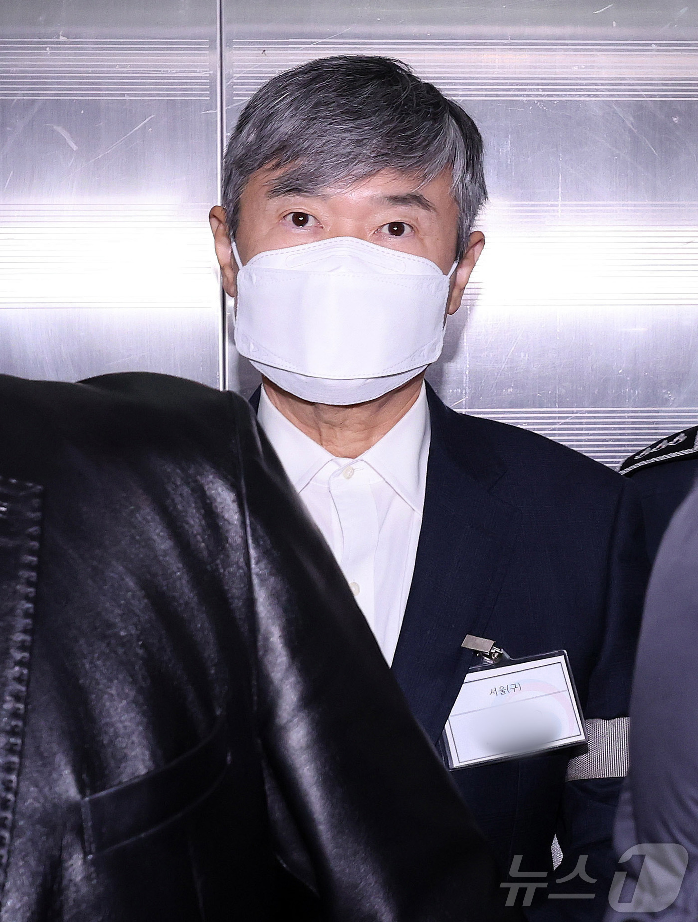 (서울=뉴스1) 박지혜 기자 = 구속중인 조태용 전 국가정보원장이 18일 오후 서울 서초구 순직해병 특별검사팀 사무실로 소환되고 있다. 2025.11.18/뉴스1