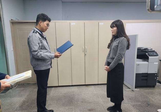 홍천경찰서, 보이스피싱 피해 예방한 홍천 농협 직원에 감사장