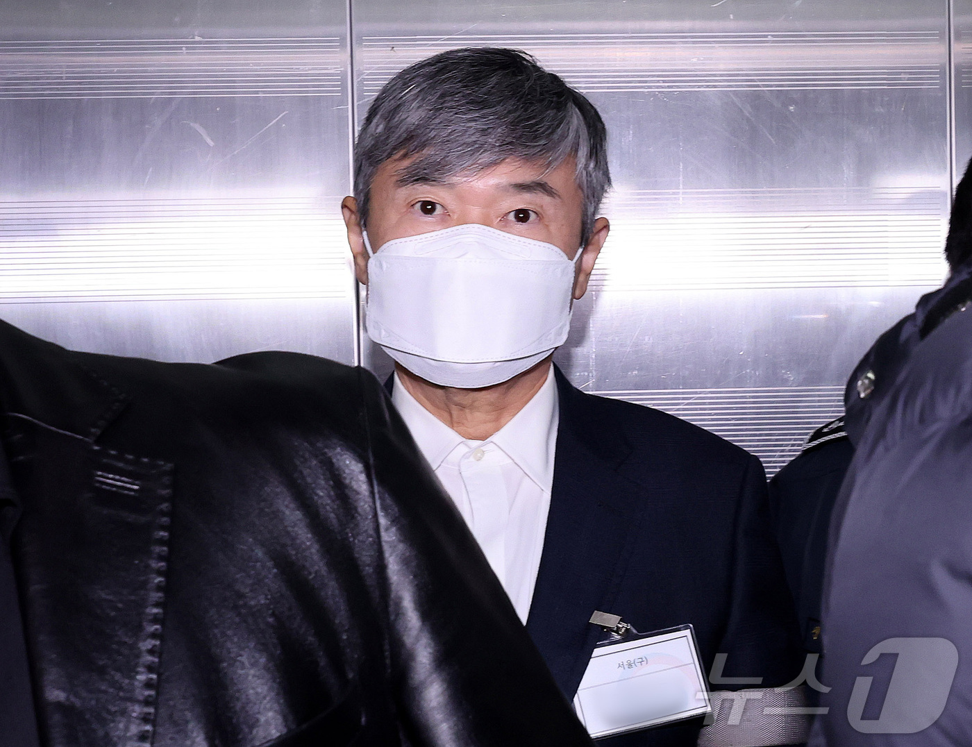 (서울=뉴스1) 박지혜 기자 = 구속중인 조태용 전 국가정보원장이 18일 오후 서울 서초구 순직해병 특별검사팀 사무실로 소환되고 있다. 2025.11.18/뉴스1