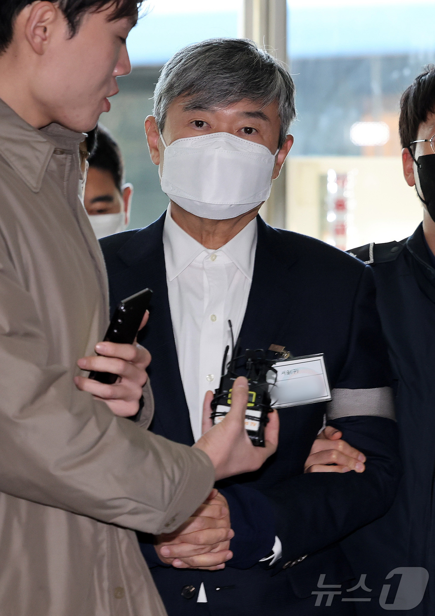 (서울=뉴스1) 박지혜 기자 = 구속중인 조태용 전 국가정보원장이 18일 오후 서울 서초구 순직해병 특별검사팀 사무실로 소환되고 있다. 2025.11.18/뉴스1