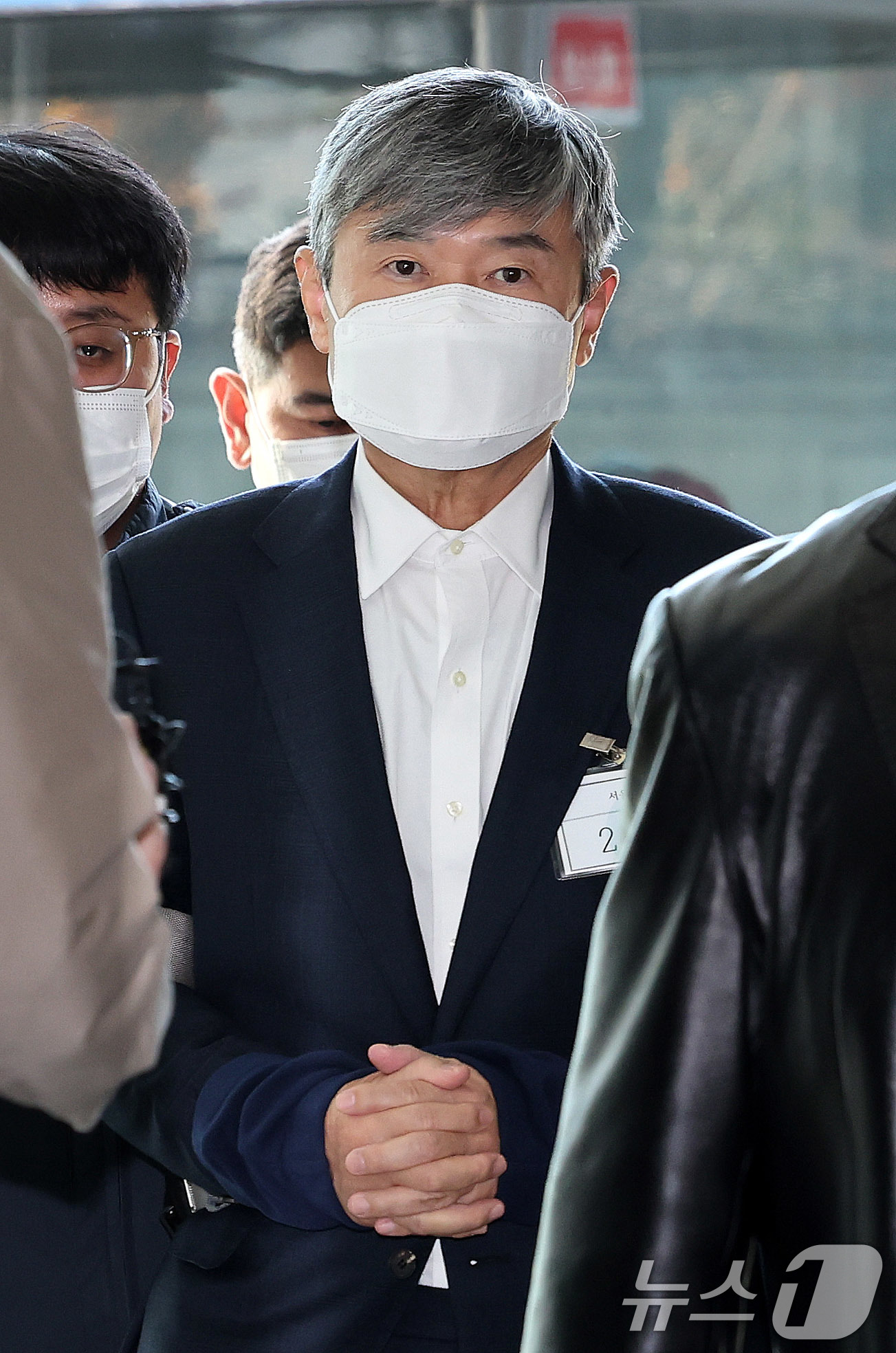 (서울=뉴스1) 박지혜 기자 = 구속중인 조태용 전 국가정보원장이 18일 오후 서울 서초구 순직해병 특별검사팀 사무실로 소환되고 있다. 2025.11.18/뉴스1