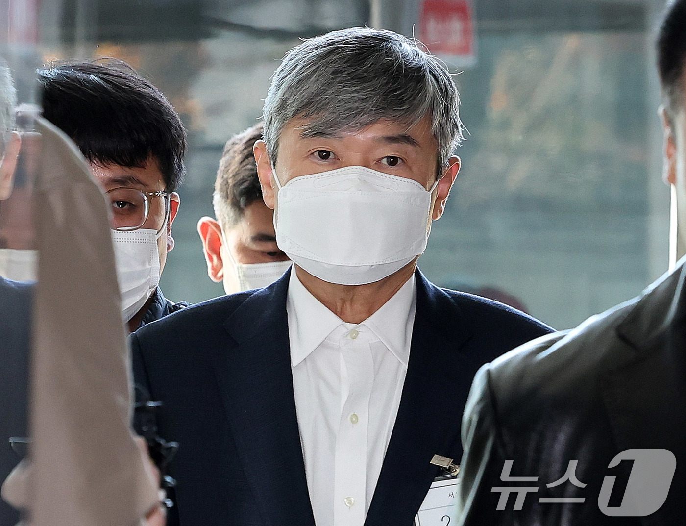 (서울=뉴스1) 박지혜 기자 = 구속중인 조태용 전 국가정보원장이 18일 오후 서울 서초구 순직해병 특별검사팀 사무실로 소환되고 있다. 2025.11.18/뉴스1