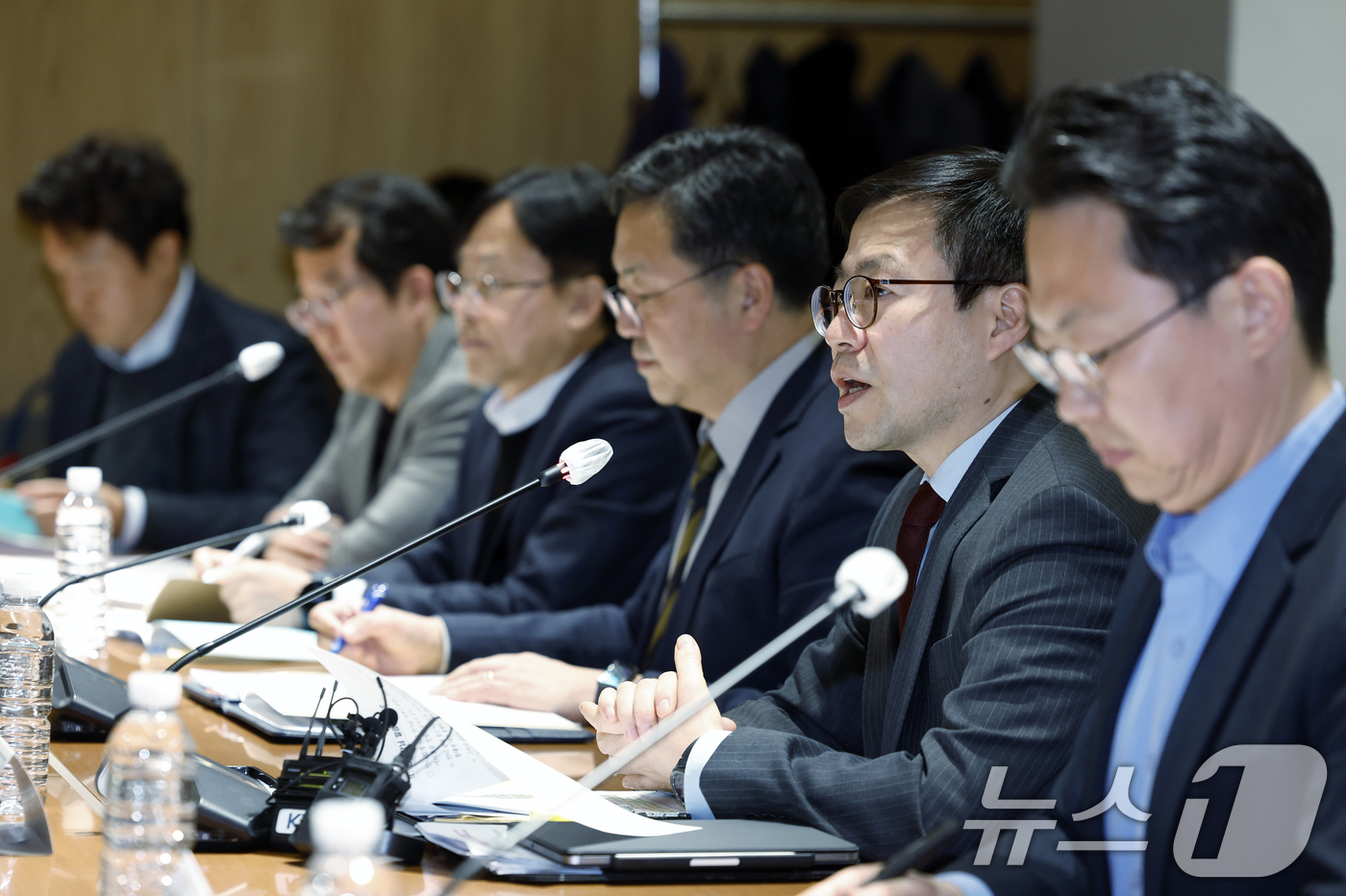 (서울=뉴스1) 박정호 기자 = 여한구 산업통상부 통상교섭본부장이 18일 오후 서울 강남구 삼성동 트레이드타워에서 열린 민관합동 무역장벽 대응 간담회에서 모두 발언을 하고 있다. …