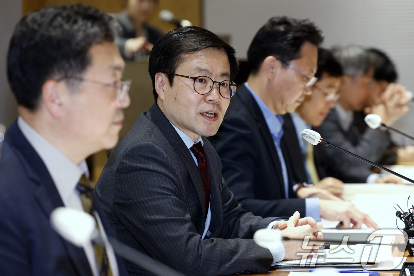 (서울=뉴스1) 박정호 기자 = 여한구 산업통상부 통상교섭본부장이 18일 오후 서울 강남구 삼성동 트레이드타워에서 열린 민관합동 무역장벽 대응 간담회에서 모두 발언을 하고 있다. …