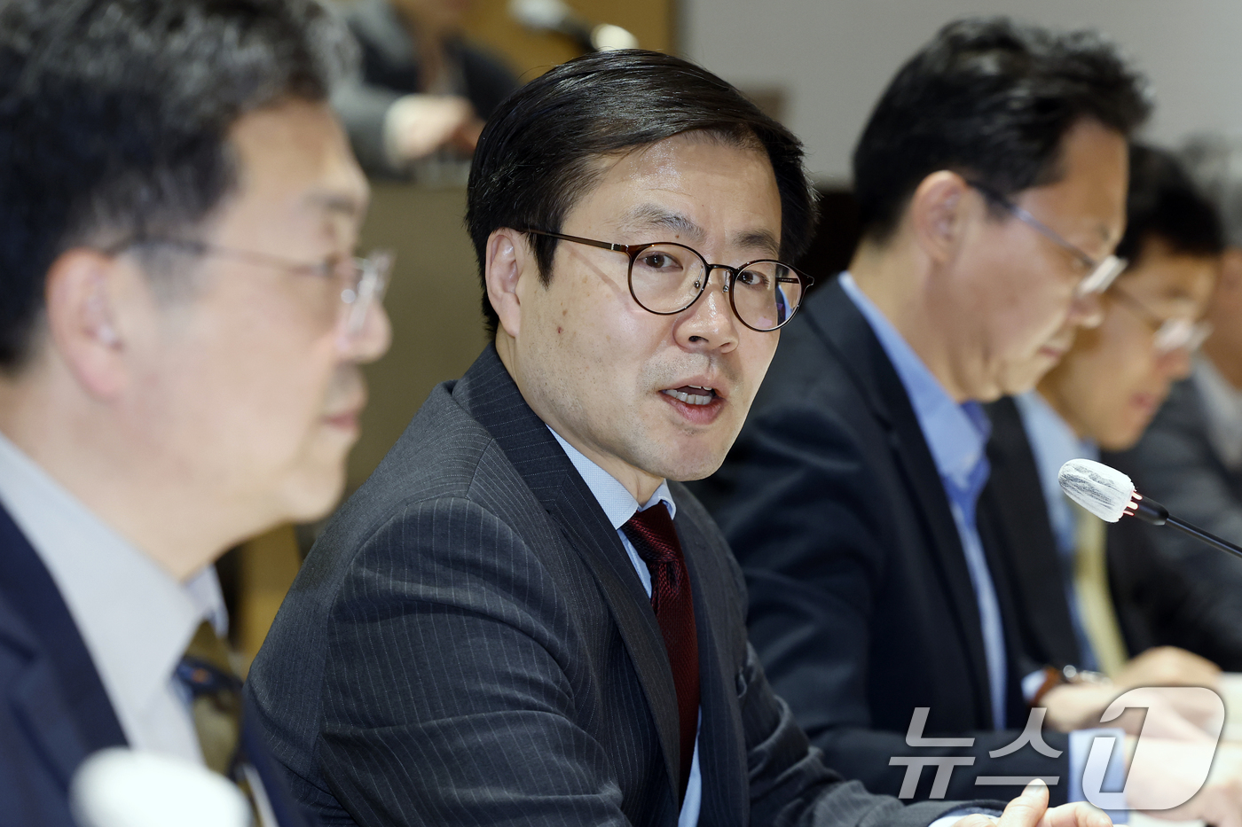 (서울=뉴스1) 박정호 기자 = 여한구 산업통상부 통상교섭본부장이 18일 오후 서울 강남구 삼성동 트레이드타워에서 열린 민관합동 무역장벽 대응 간담회에서 모두 발언을 하고 있다. …