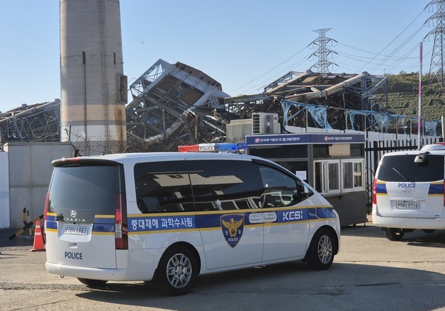 울산화력 붕괴 사고 현장에 진입하는 경기남부청 중대재해전담팀
